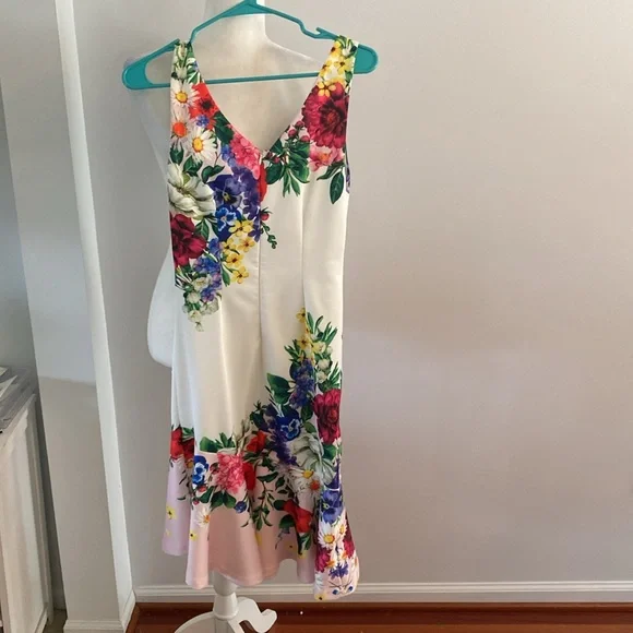 Venus dress size XS gorgeous! - Picture 9 of 16